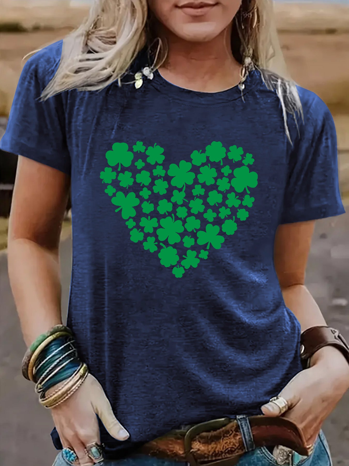 Short sleeved Saint Patrick element