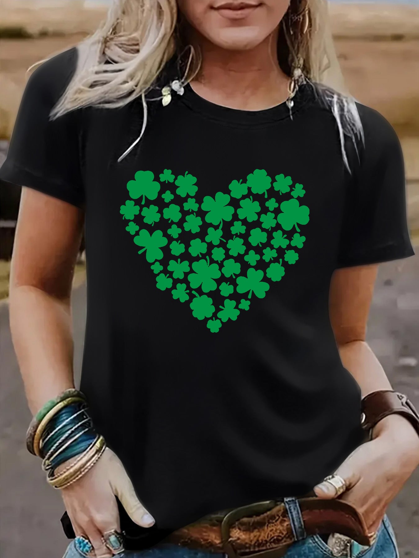 Short sleeved Saint Patrick element