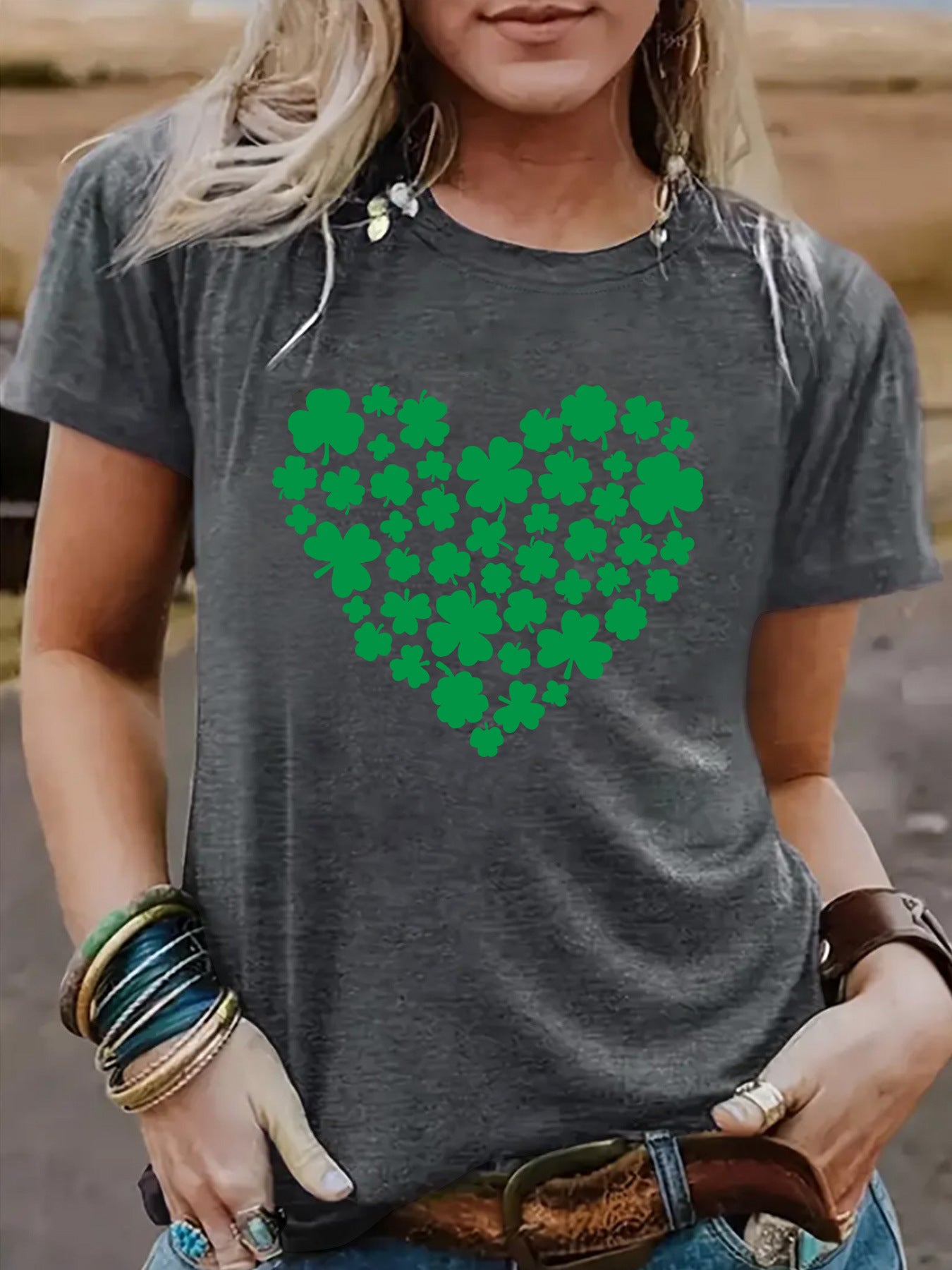 Short sleeved Saint Patrick element