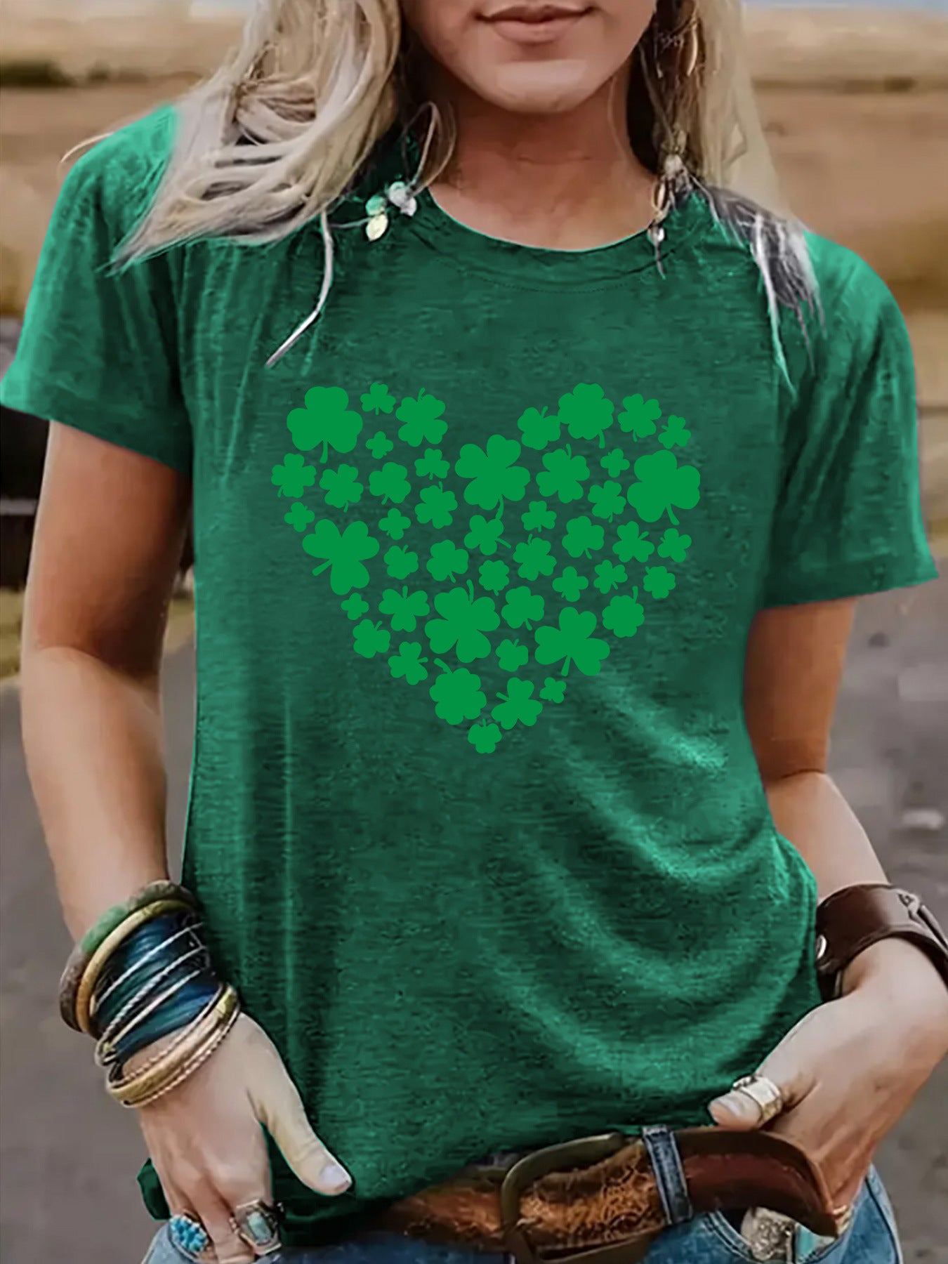 Short sleeved Saint Patrick element